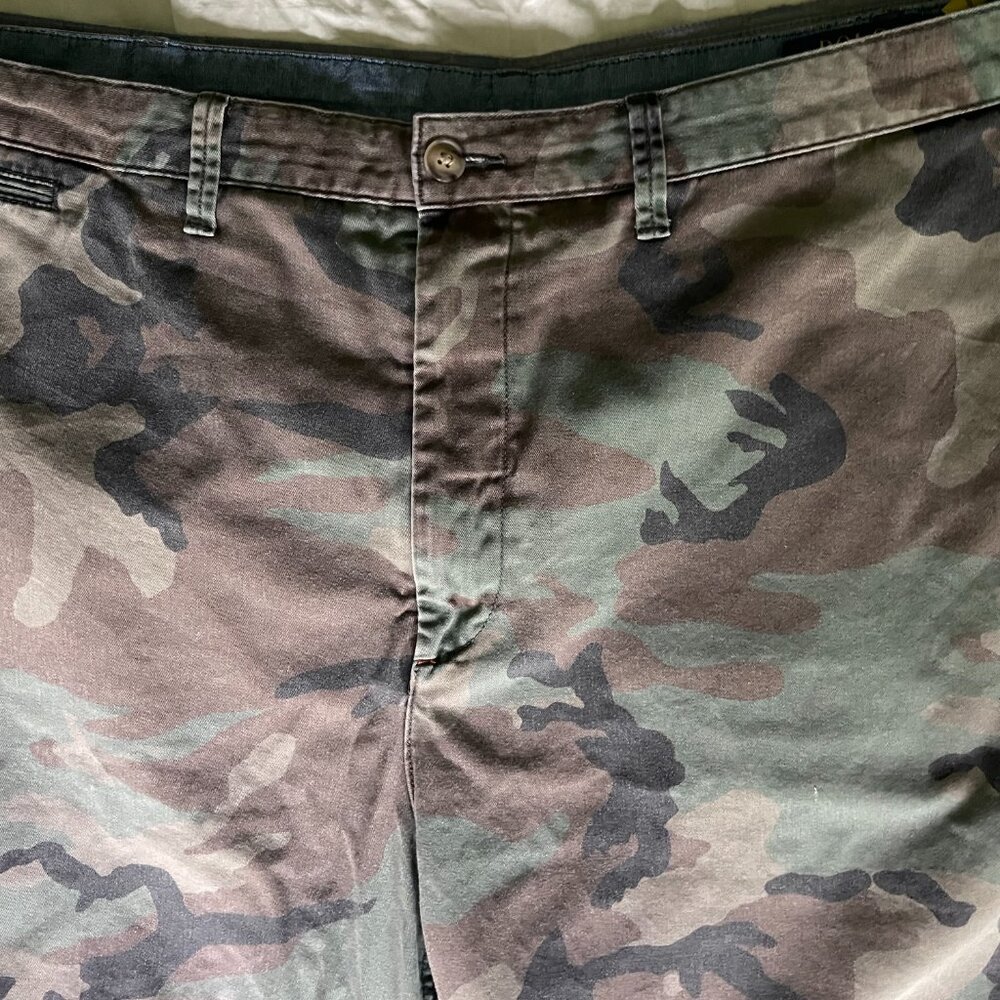 Polo Ralph Lauren - Men's Relaxed Fit Camo Chino Short - 44B - Picture 5 of 8